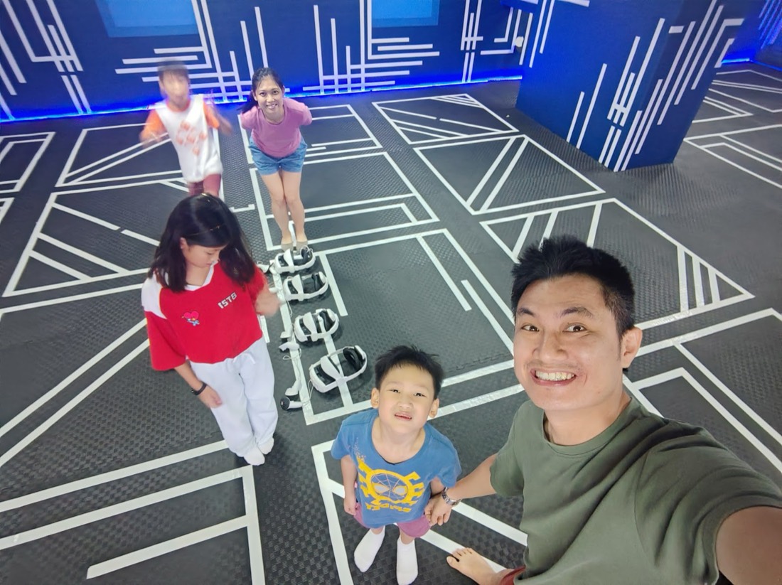 Family squad selfie after their round — guest photo, PJ arena