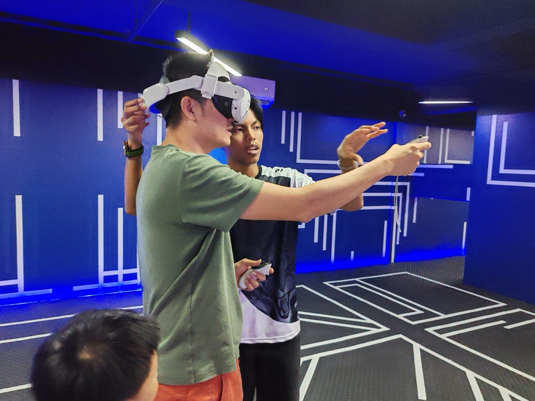 Adults and kids playing the same mission — guest photo, PJ arena